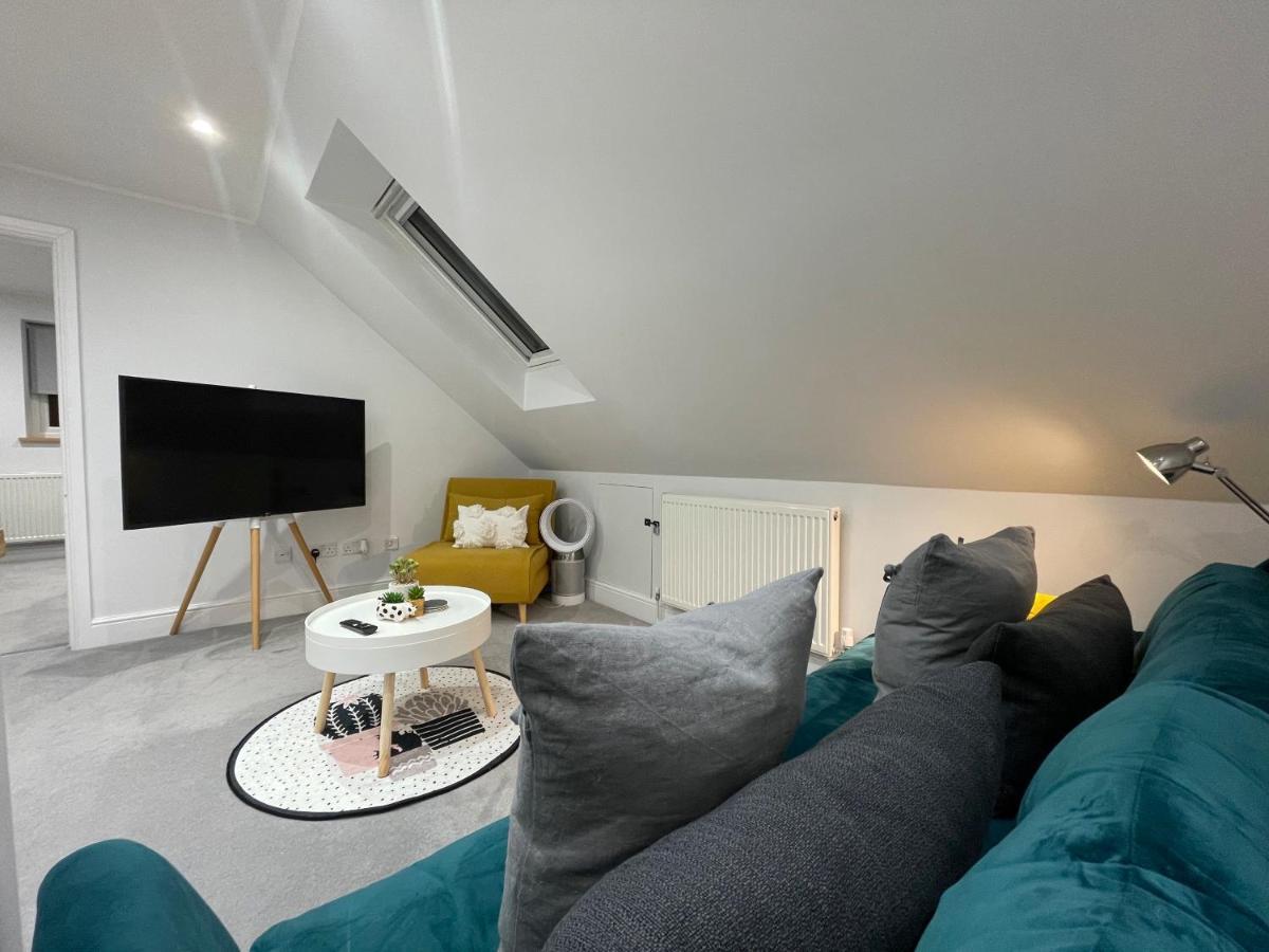 Unique Luxury Detached Apartment In Windsor That Sleeps 4 Exterior foto