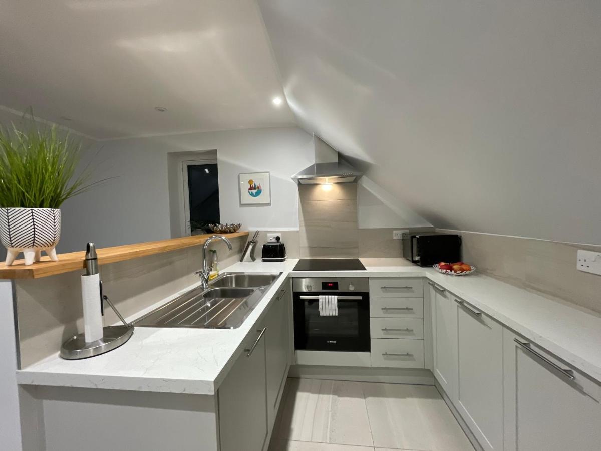 Unique Luxury Detached Apartment In Windsor That Sleeps 4 Exterior foto